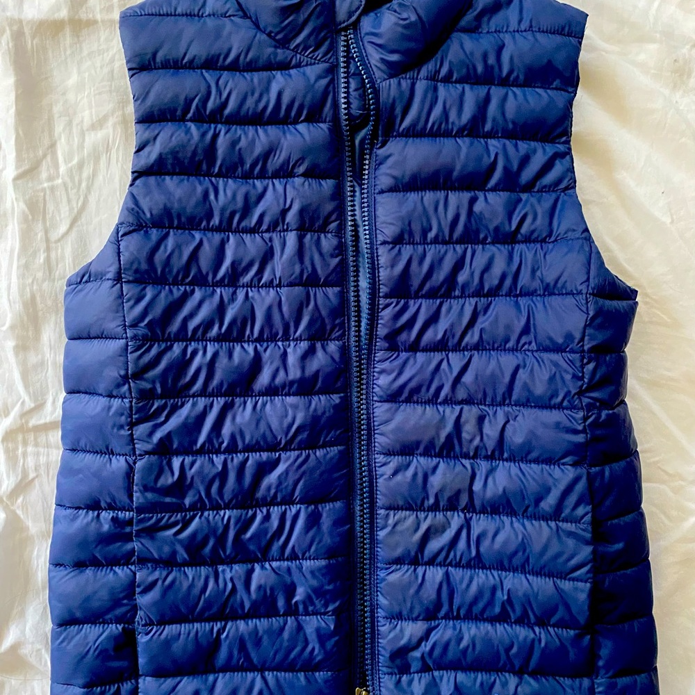 M size 8 (kids) Lands End puffer vest. Like new.